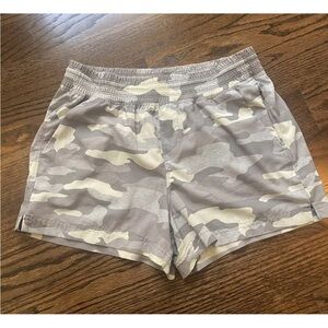 Old Navy Active Women’s  StretchTech Run Shorts Sz Small